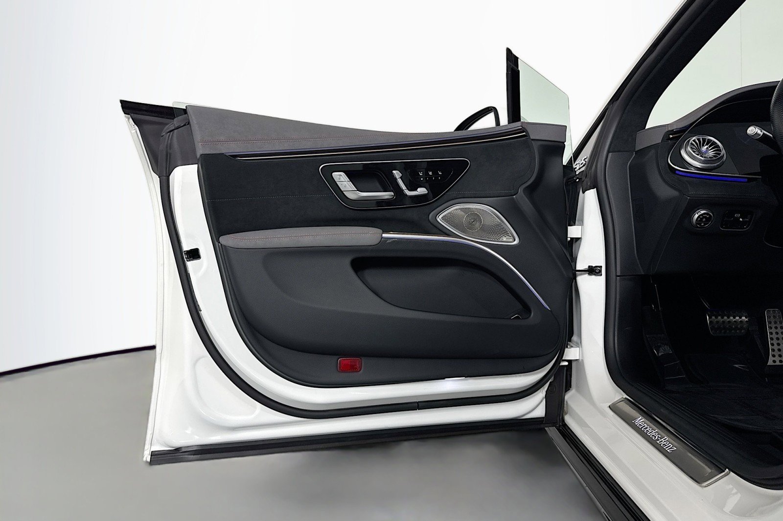 Certified 2023 Mercedes-Benz EQS 580 4MATIC Sedan image 20