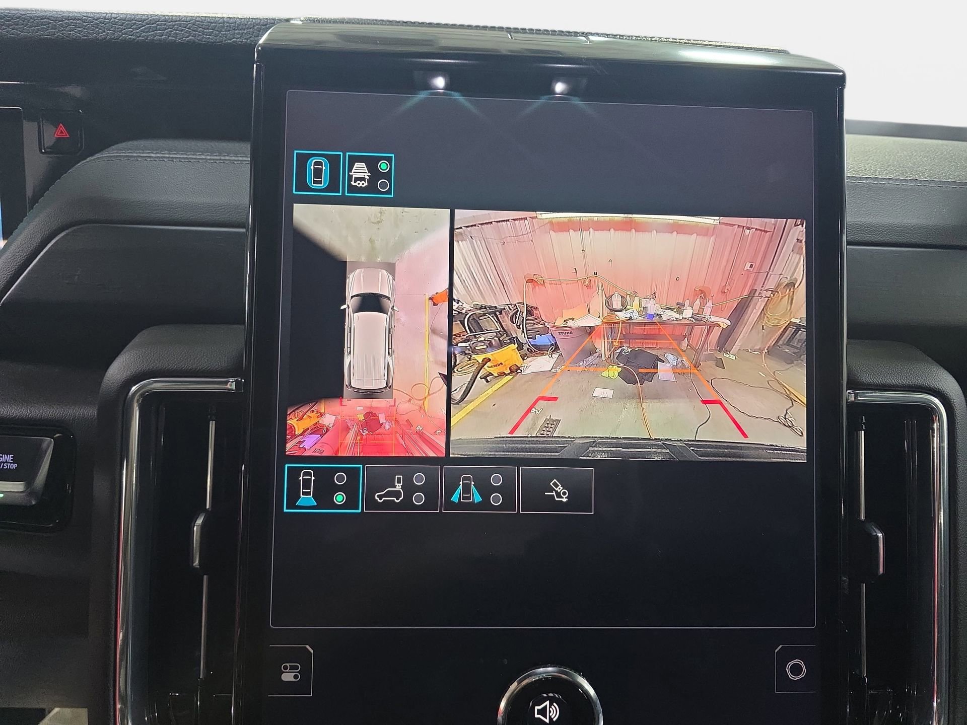 Used 2025 GMC Yukon Denali AWD/4WD image 23