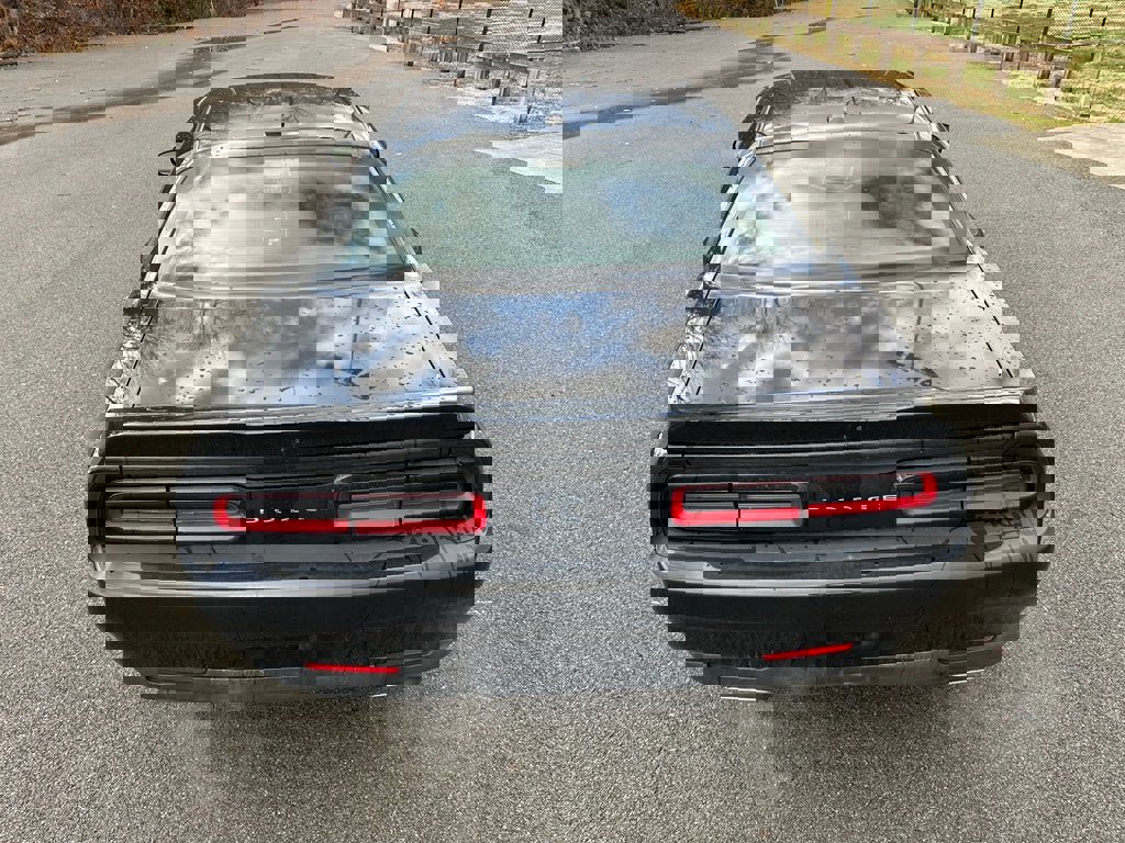 Used 2021 Dodge Challenger SXT image 4