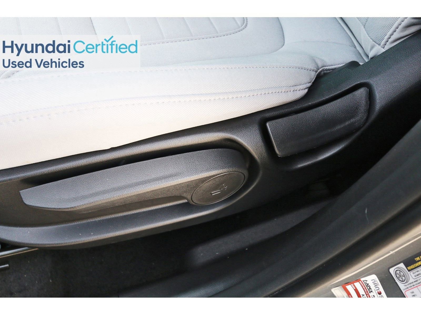 Certified 2025 Hyundai Santa Cruz SE image 30