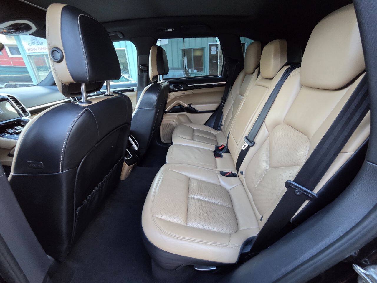 Used 2016 Porsche Cayenne AWD/4WD image 15
