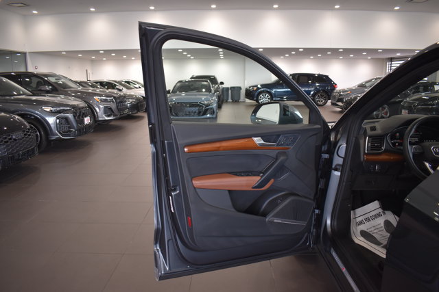 Used 2023 Audi Q5 2.0T Premium Plus w/ Premium Plus Package AWD/4WD image 9