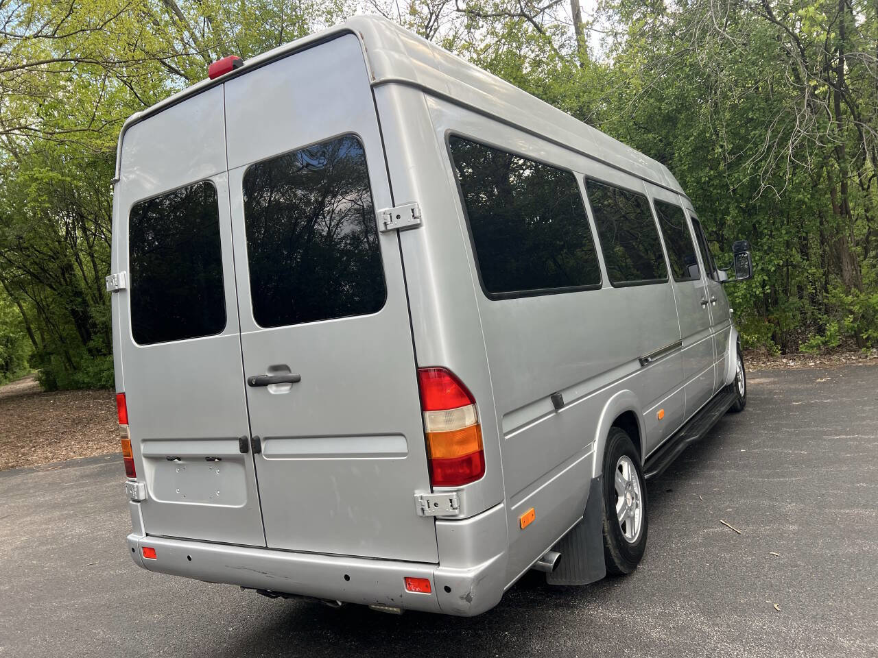 Used 2005 Dodge Sprinter 2500 w/ Cooling Group RWD image 6
