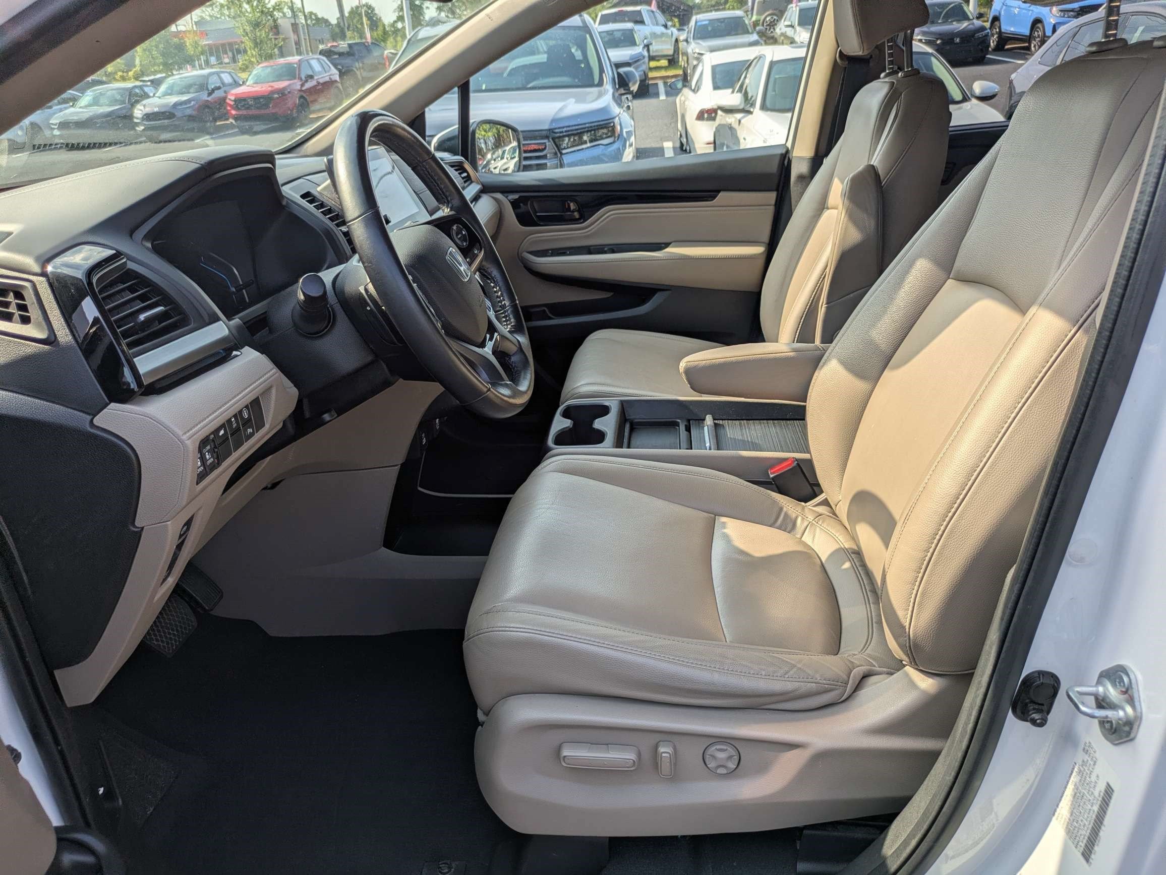 Certified 2022 Honda Odyssey Touring image 28