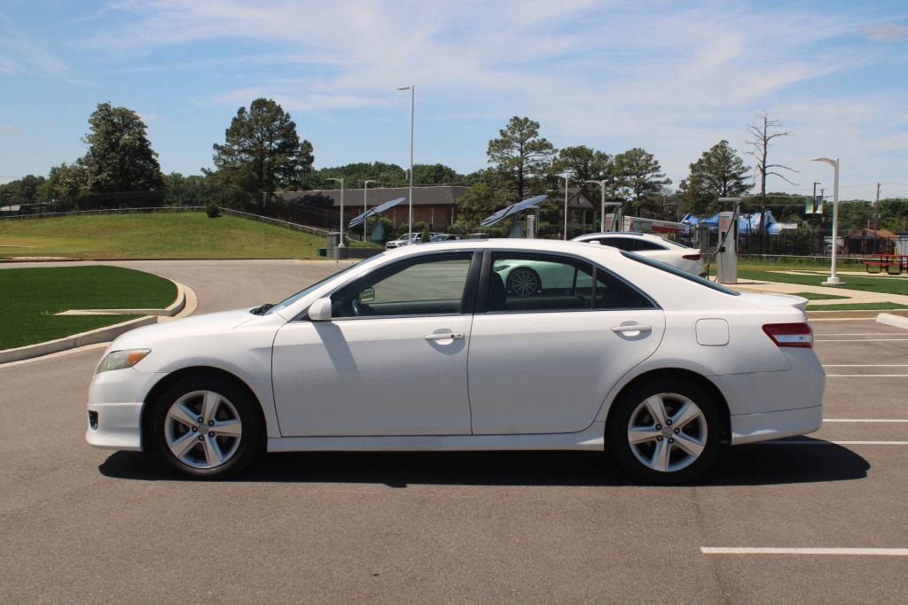Used 2011 Toyota Camry SE w/ SE Extra-Value Pkg #1 FWD image 8