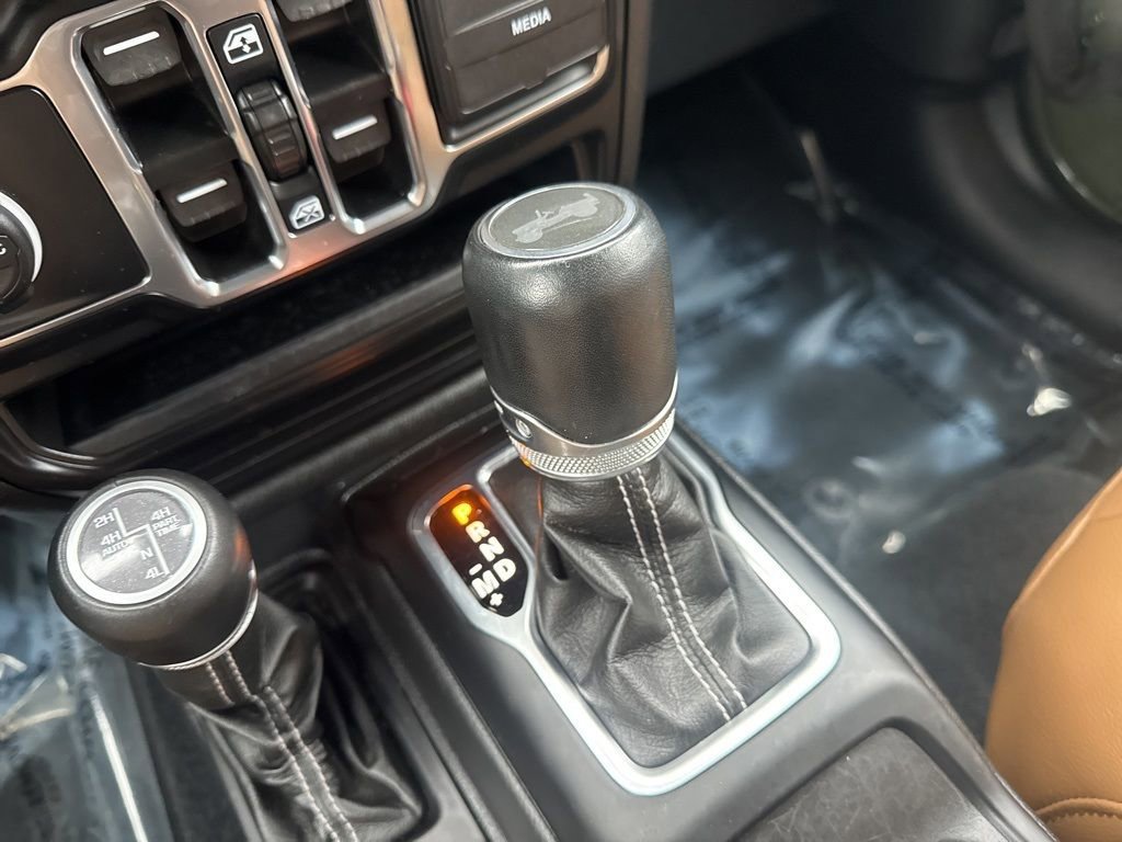 Used 2022 Jeep Wrangler Unlimited Sahara w/ Cold Weather Group image 16