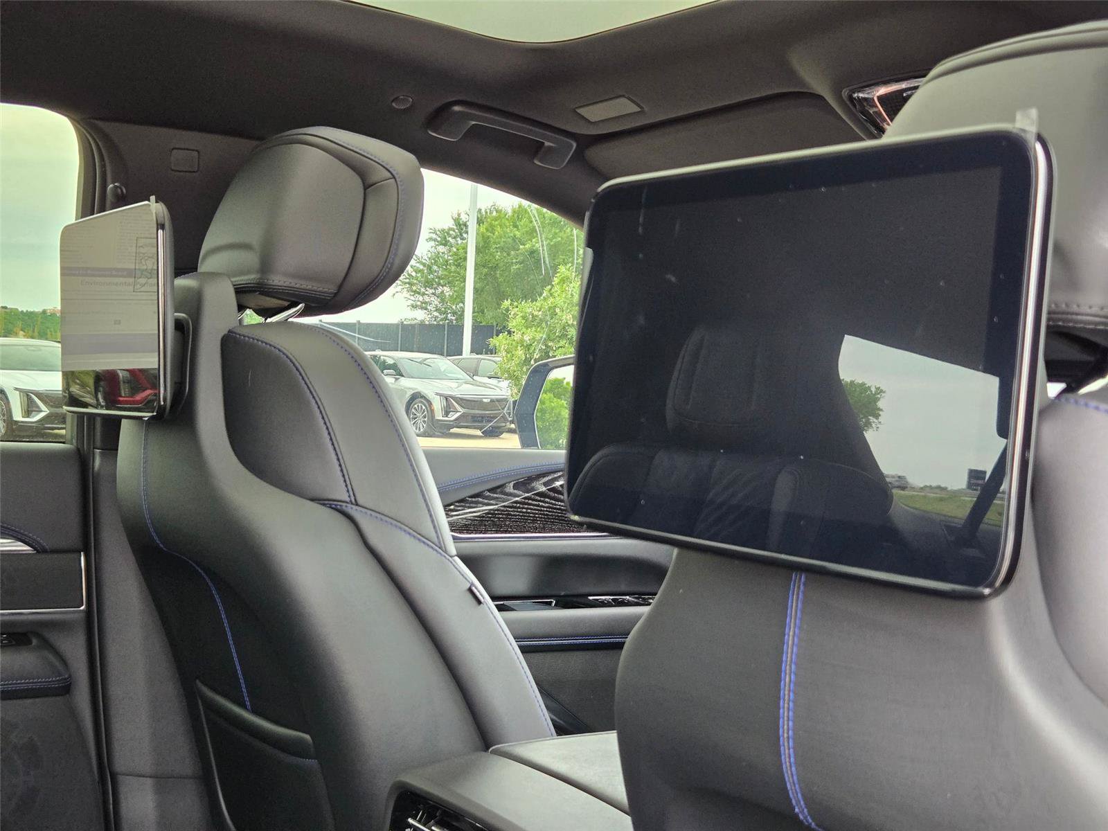 New 2026 Cadillac Escalade IQL Sport 1 w/ LPO, Floor Liner Package AWD/4WD image 30