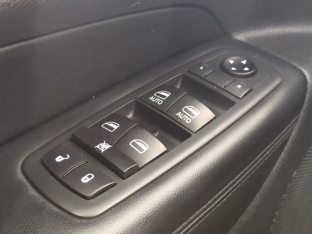 Used 2020 Jeep Grand Cherokee Laredo image 28