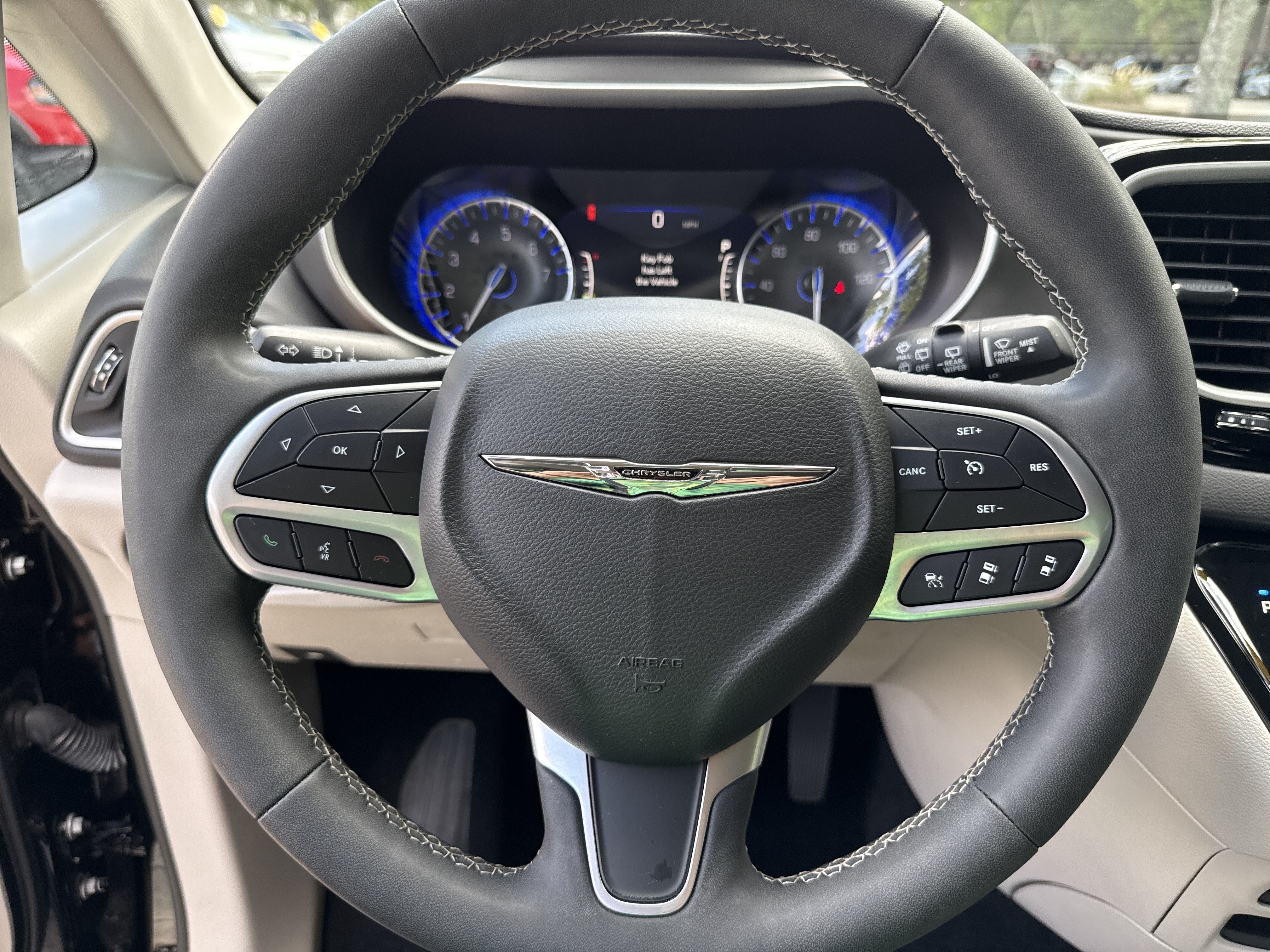 Used 2024 Chrysler Pacifica Touring-L FWD image 20
