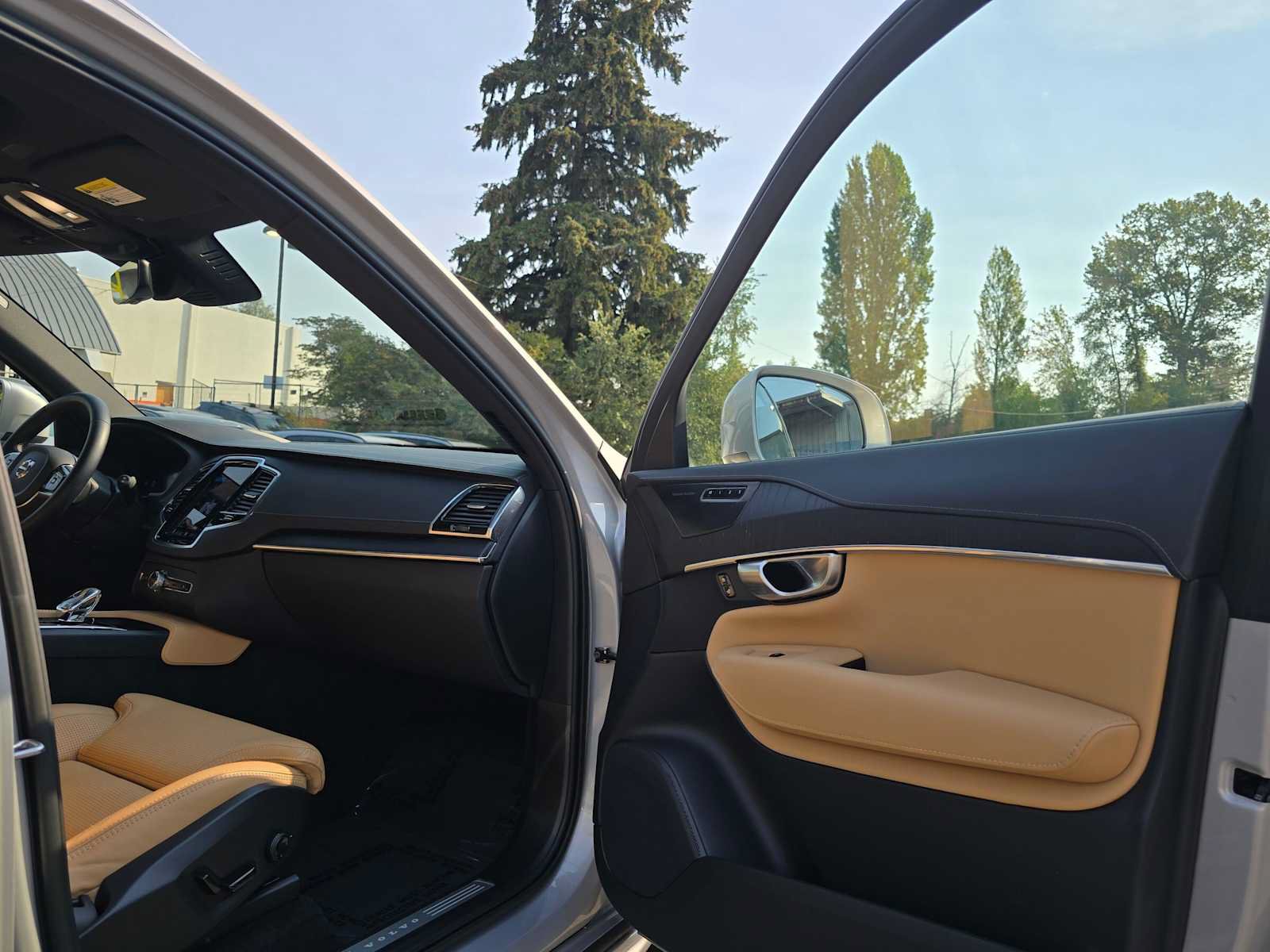 Certified 2023 Volvo XC90 B6 Ultimate AWD/4WD image 11