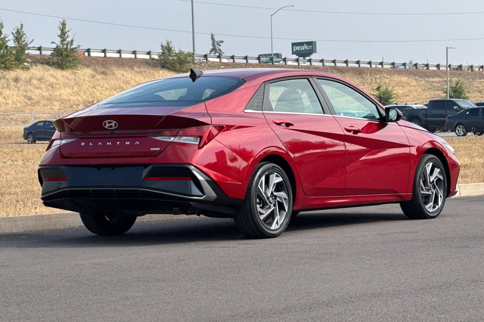 Used 2025 Hyundai Elantra Limited FWD image 3