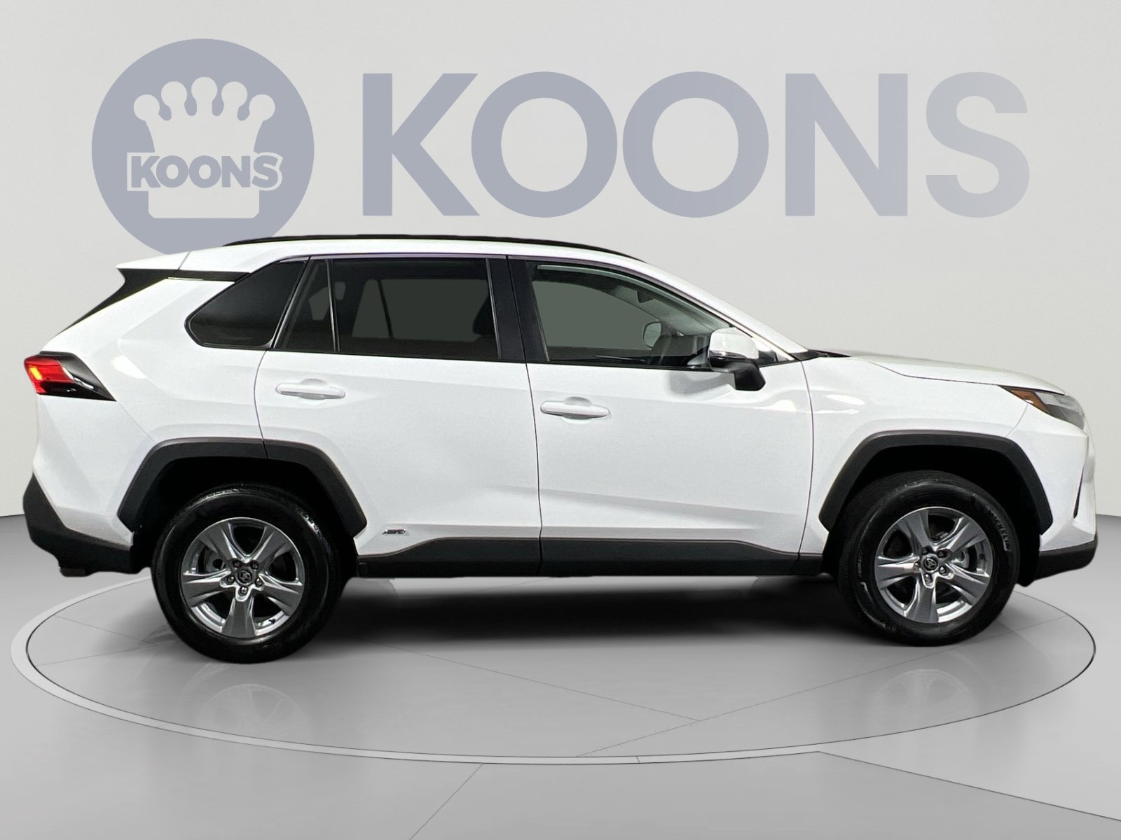 Used 2025 Toyota RAV4 XLE AWD/4WD image 8