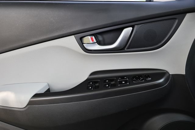 Used 2023 Hyundai Kona SE FWD image 15