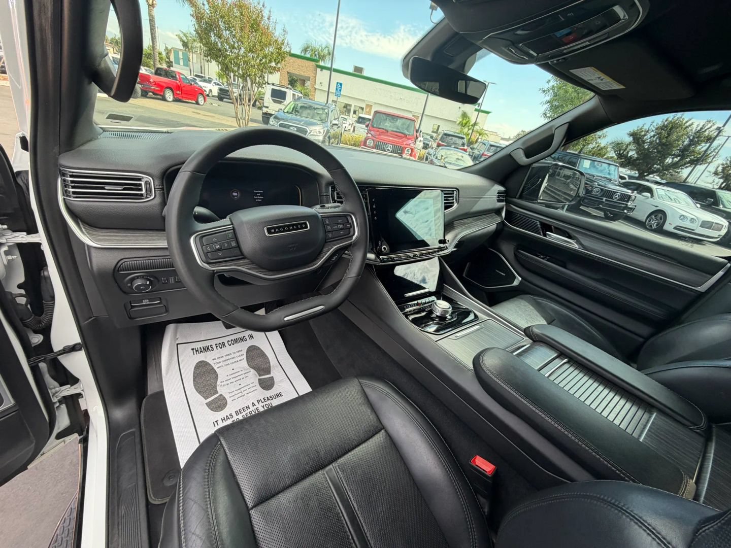 Used 2024 Jeep Wagoneer L Series II RWD image 28