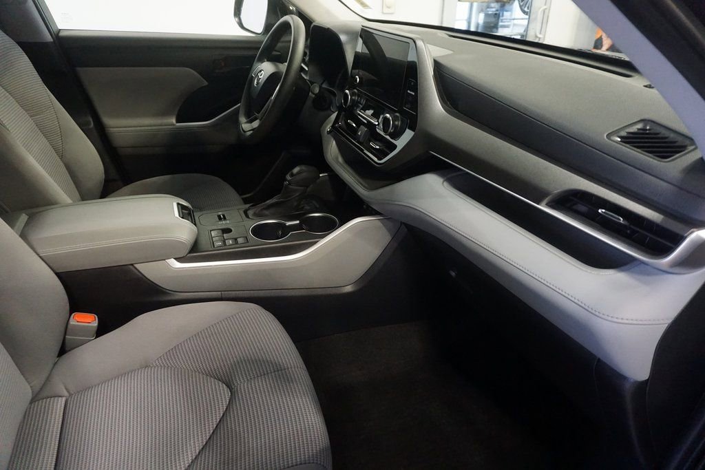 Used 2023 Toyota Highlander L image 24
