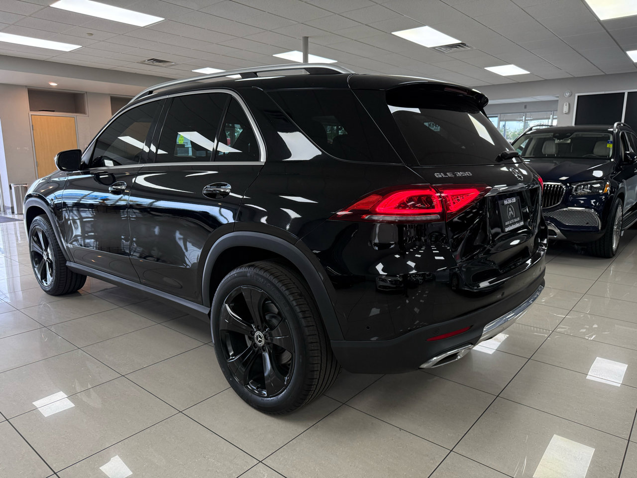 Used 2020 Mercedes-Benz GLE 350 w/ Parking Assist Package image 2