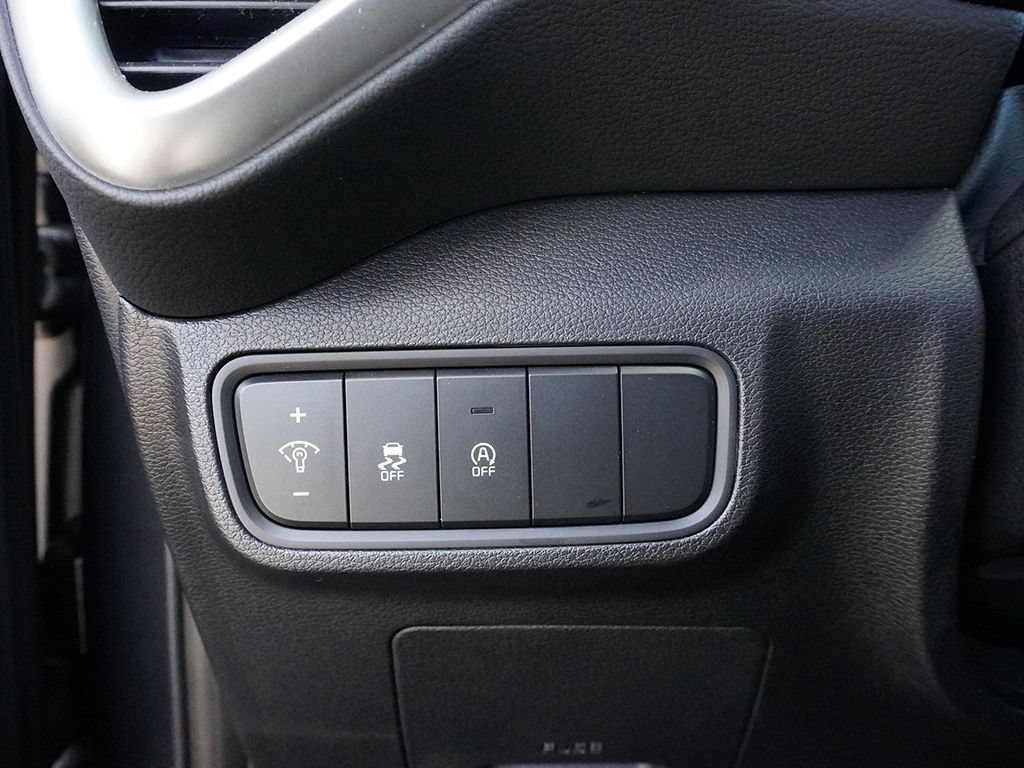 Used 2025 Kia Soul LX w/ LX Technology Package FWD image 36