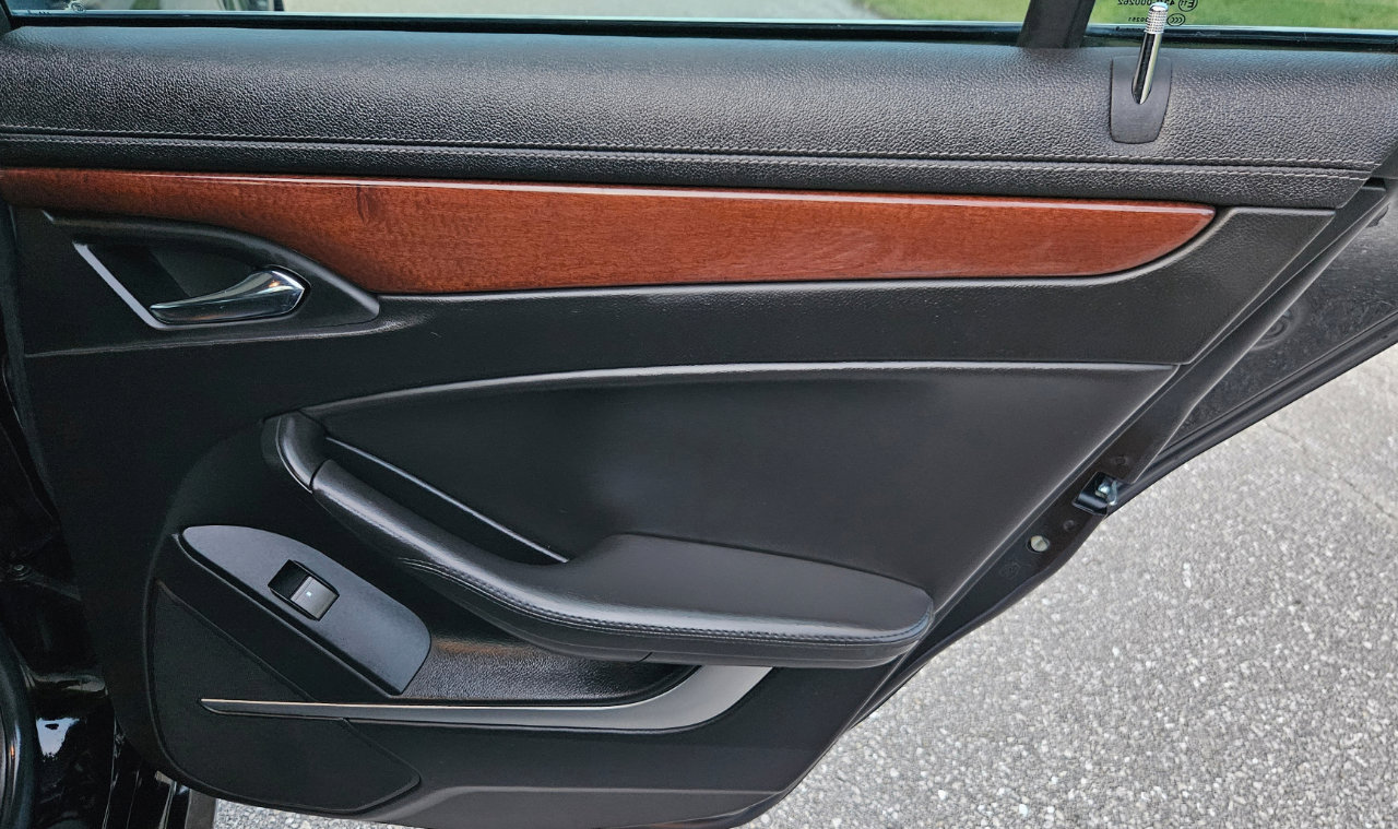 Used 2010 Cadillac CTS Premium image 15