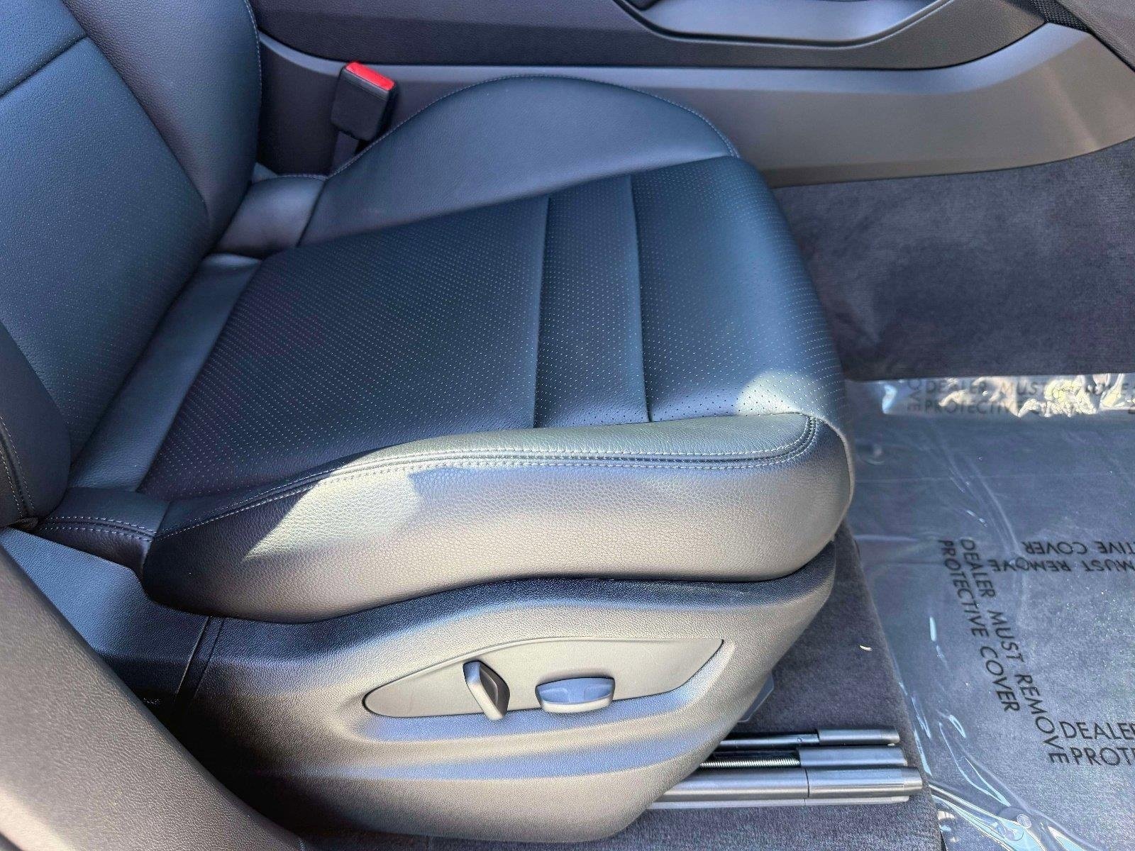 Used 2024 Porsche Cayenne image 34