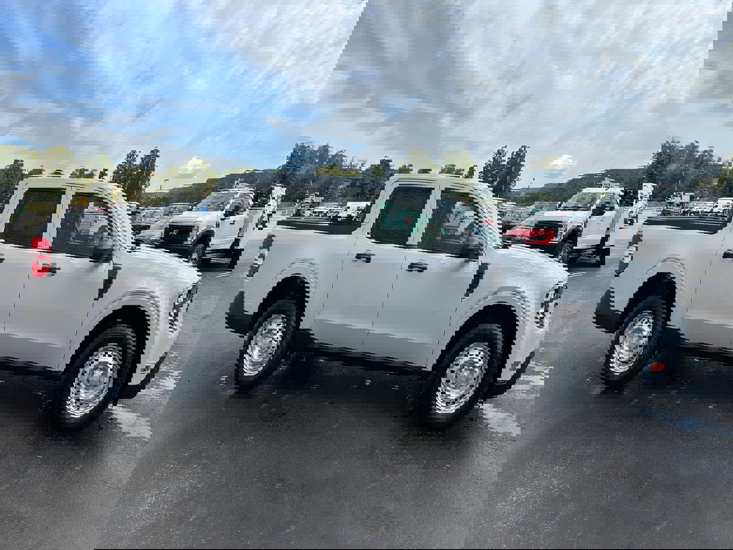 New 2025 Ford Maverick XL image 18