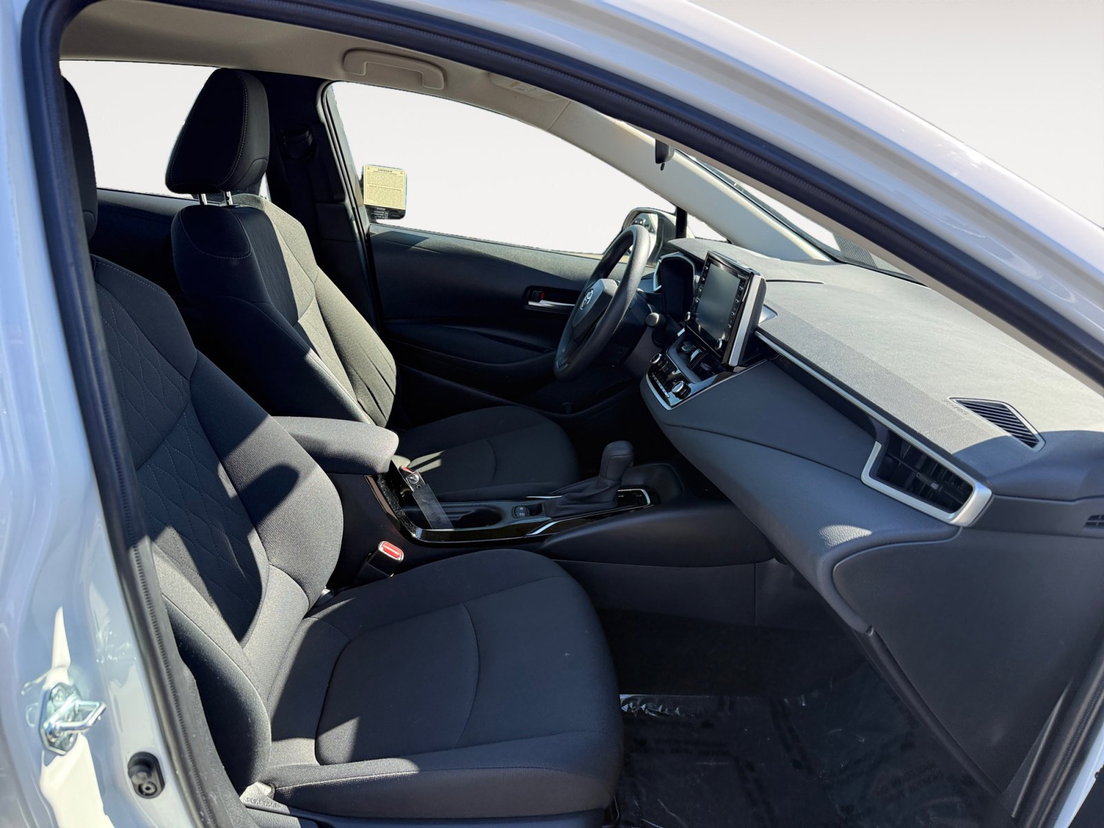 Used 2020 Toyota Corolla LE w/ LE Convenience Package FWD image 19