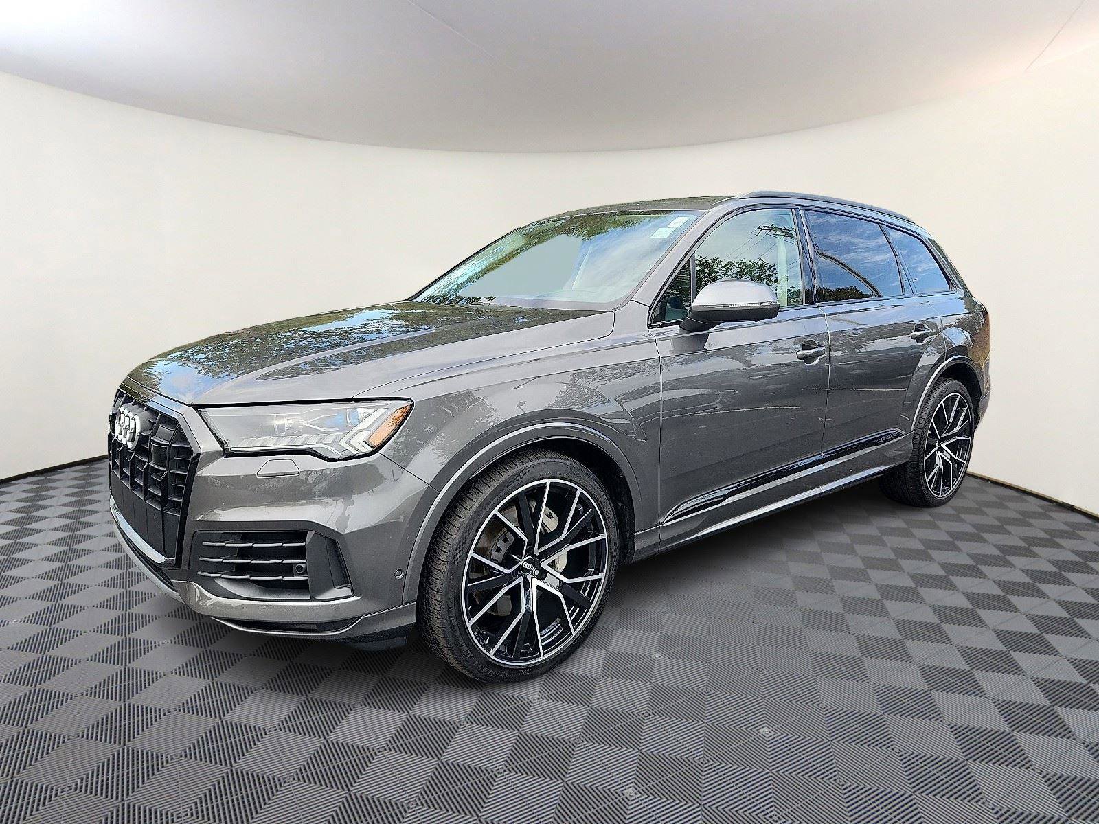 Used 2021 Audi Q7 3.0T Prestige w/ Prestige Package image 3