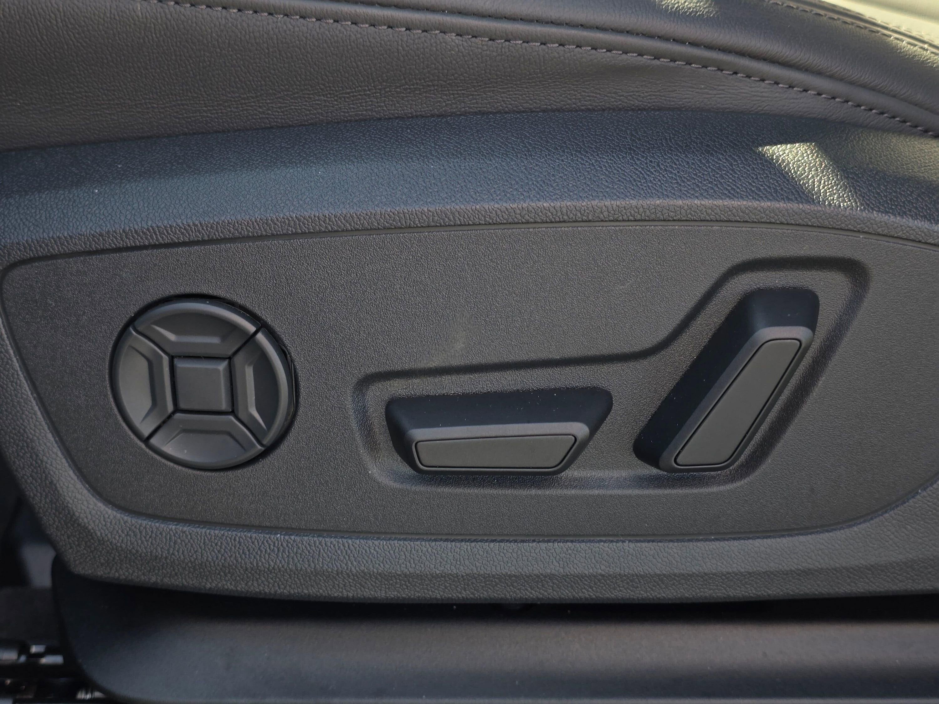 Certified 2025 Audi Q3 2.0T Premium Plus w/ Premium Plus Package image 39