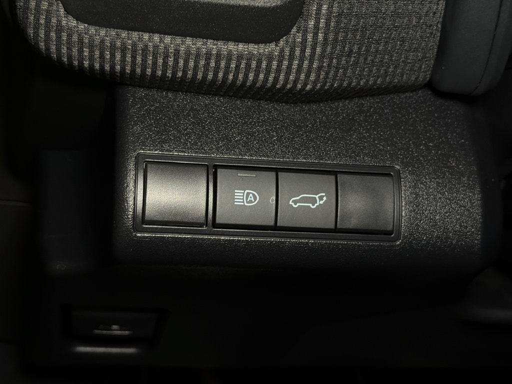 Used 2024 Toyota bZ4X FWD image 20