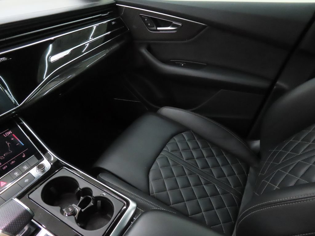 Used 2020 Audi SQ7 Premium Plus w/ SQ7 Black Optic Package AWD/4WD image 19