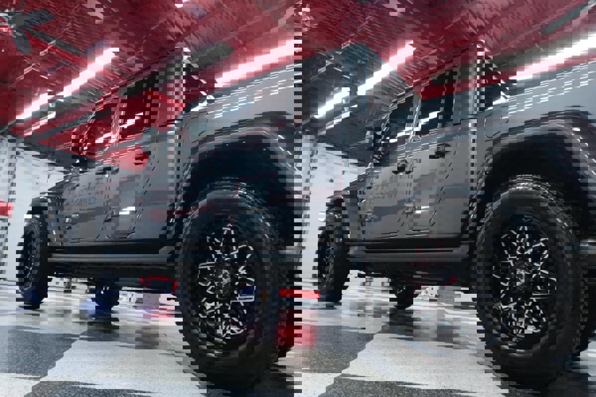 Used 2022 Jeep Gladiator Sport image 39