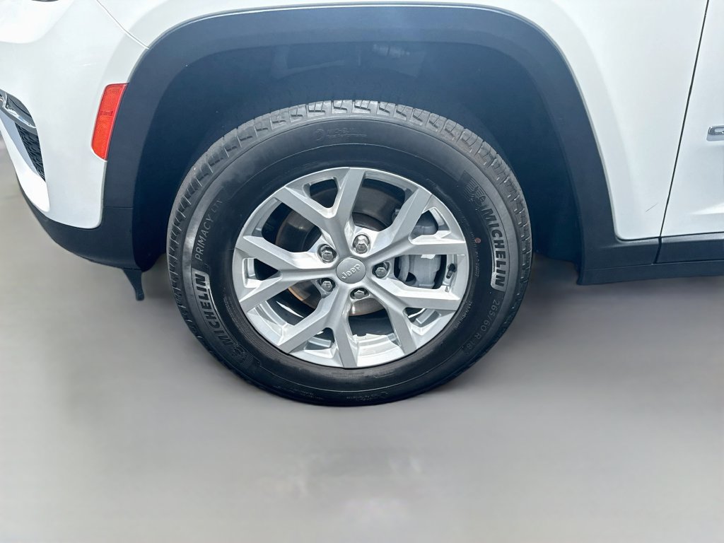 Used 2023 Jeep Grand Cherokee Limited AWD/4WD image 40