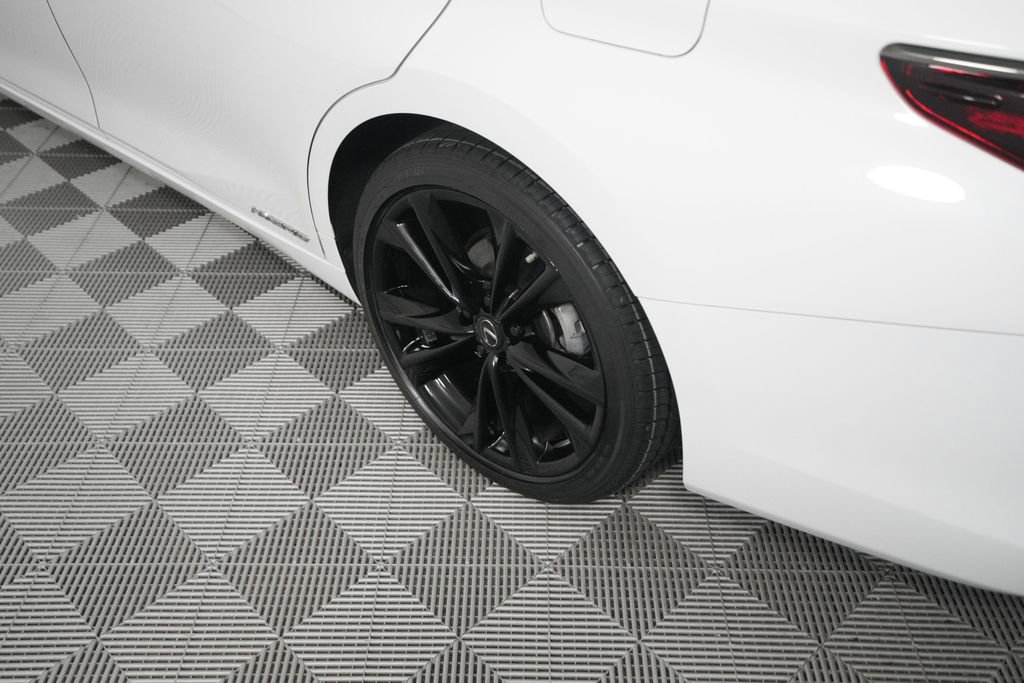 Certified 2022 Lexus ES 300h F Sport w/ Accessory Package image 8