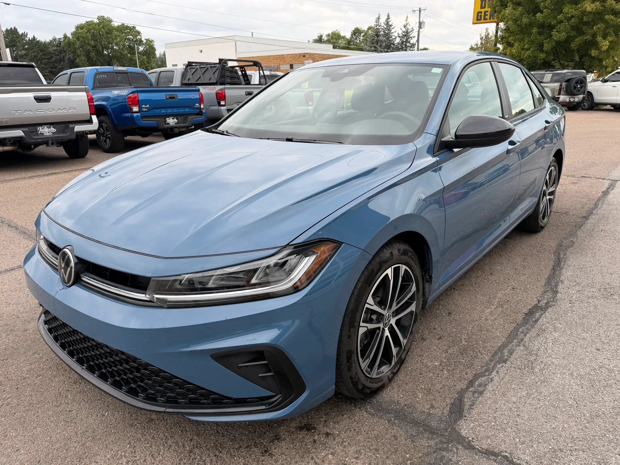 Used 2026 Volkswagen Jetta Sport FWD image 4