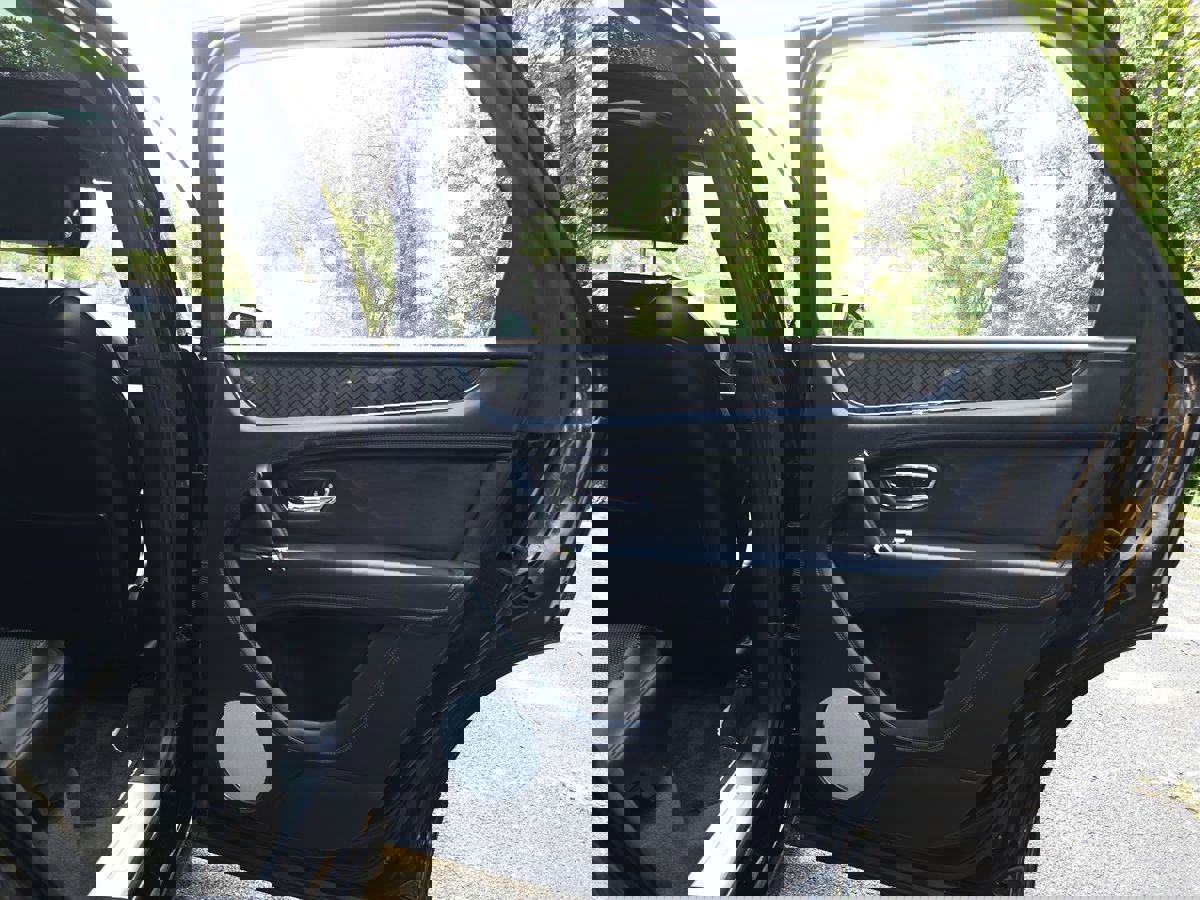 Used 2020 Bentley Bentayga Design Series image 33