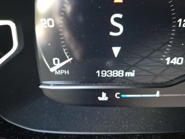 Used 2022 GMC Yukon Denali image 2