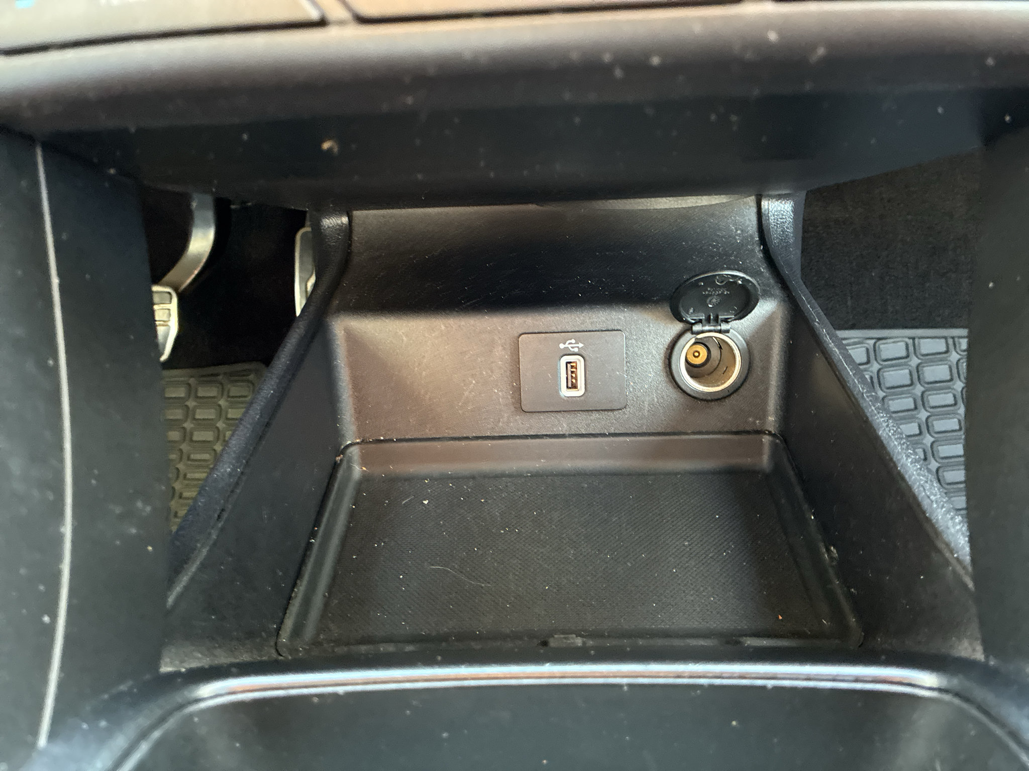 Used 2017 Ford Fusion Energi Titanium FWD image 36