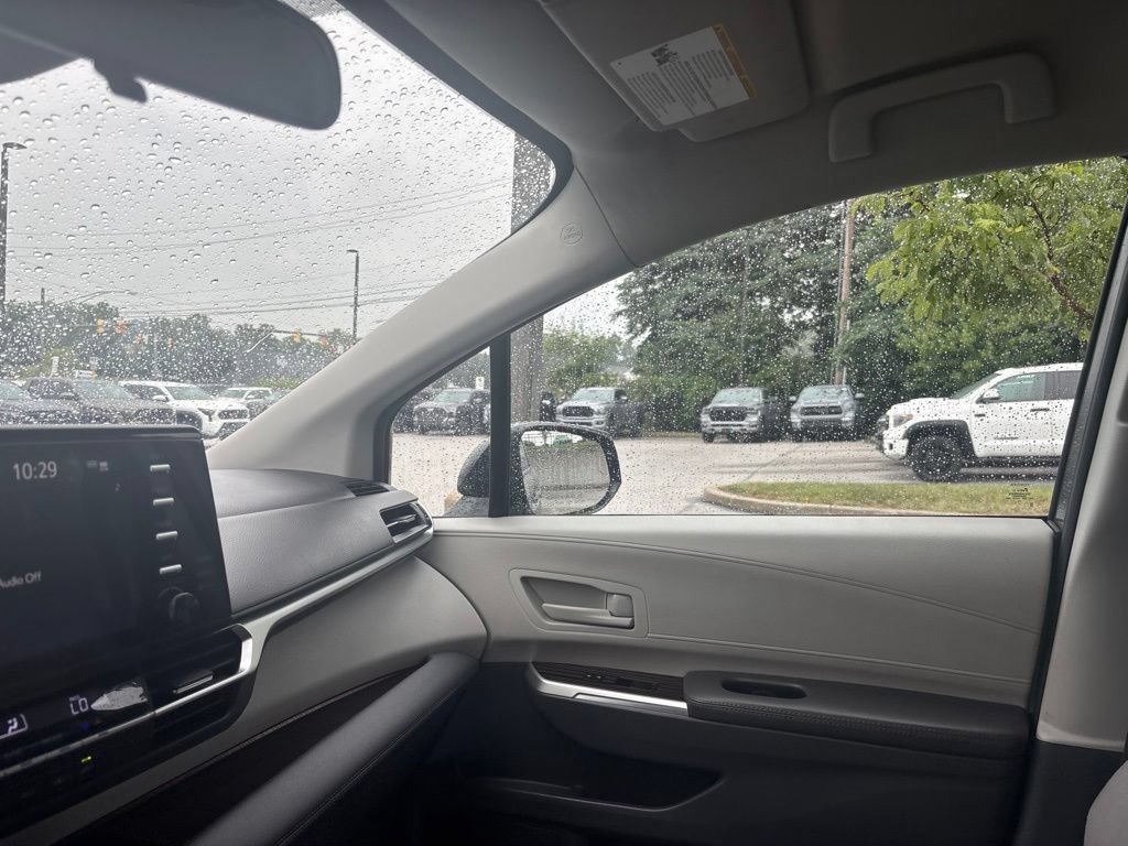 Used 2024 Toyota Sienna LE AWD/4WD image 20