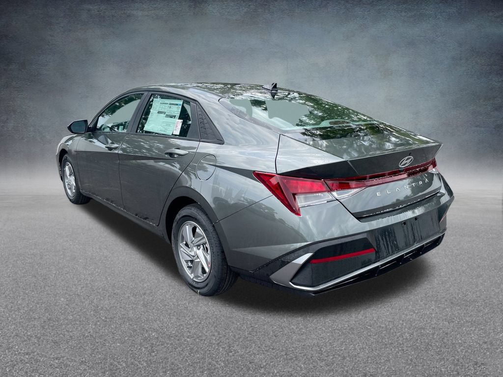 Used 2025 Hyundai Elantra SE FWD image 30