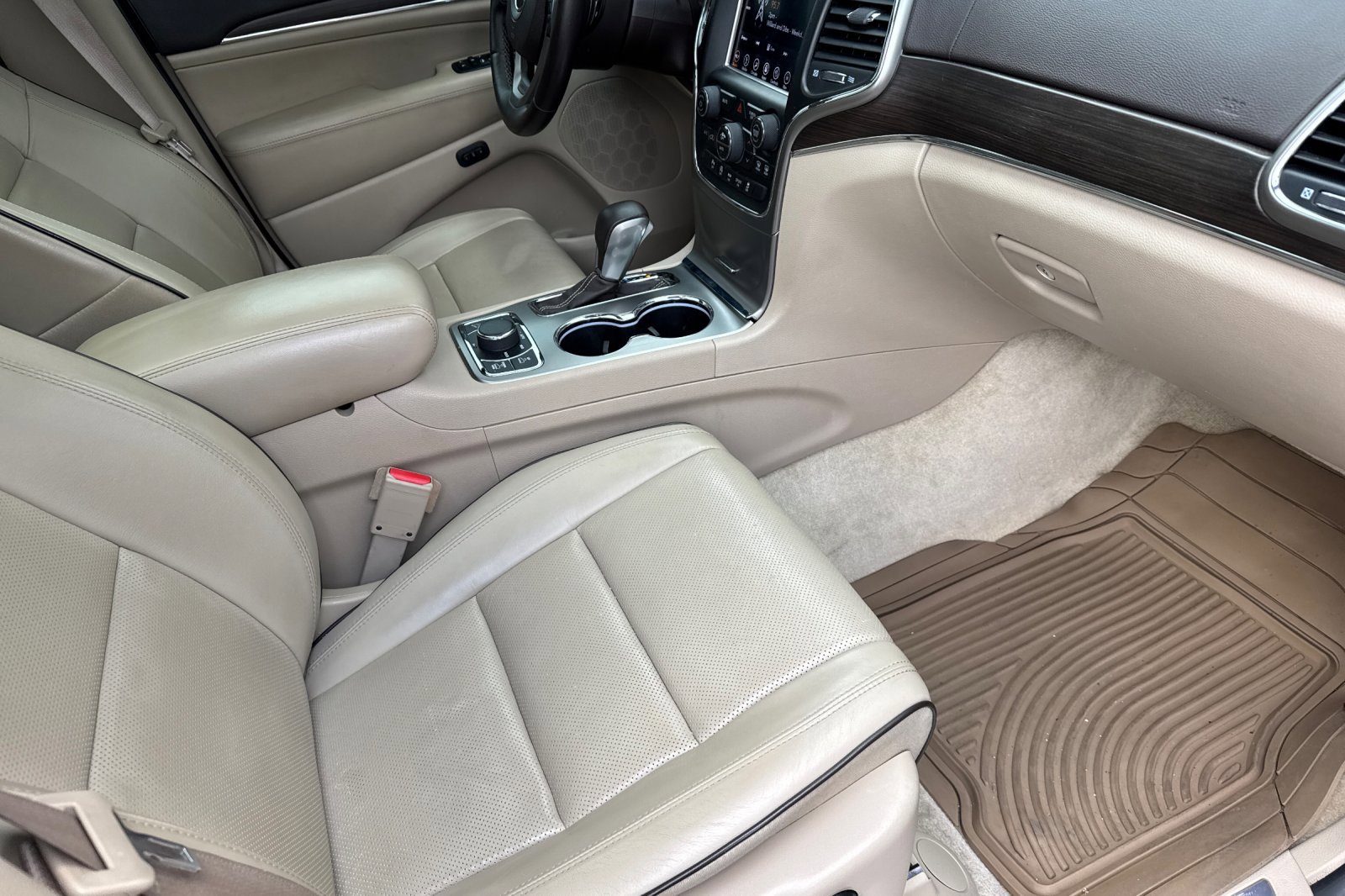 Used 2018 Jeep Grand Cherokee Overland AWD/4WD image 19
