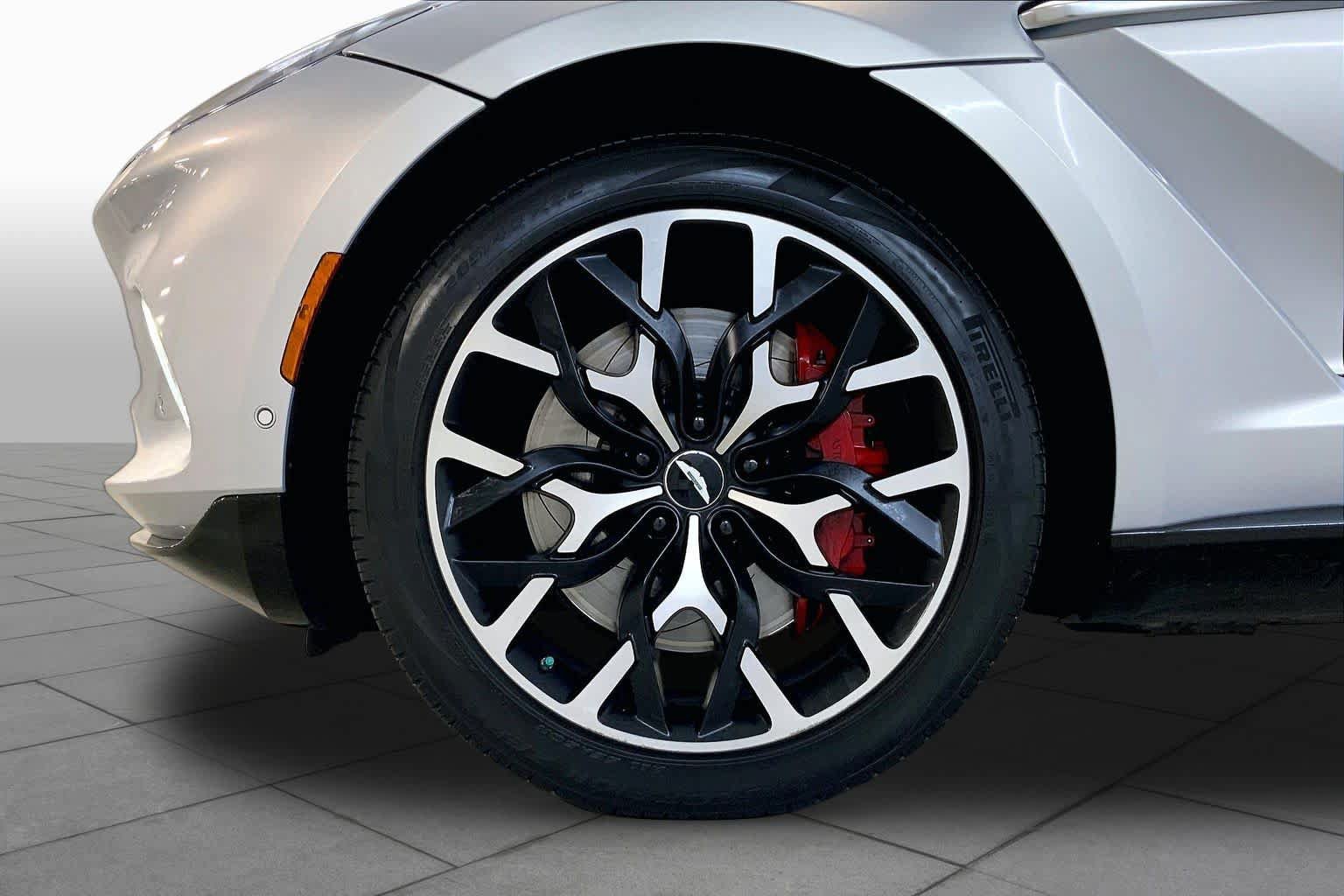 Used 2021 Aston Martin DBX AWD/4WD image 10