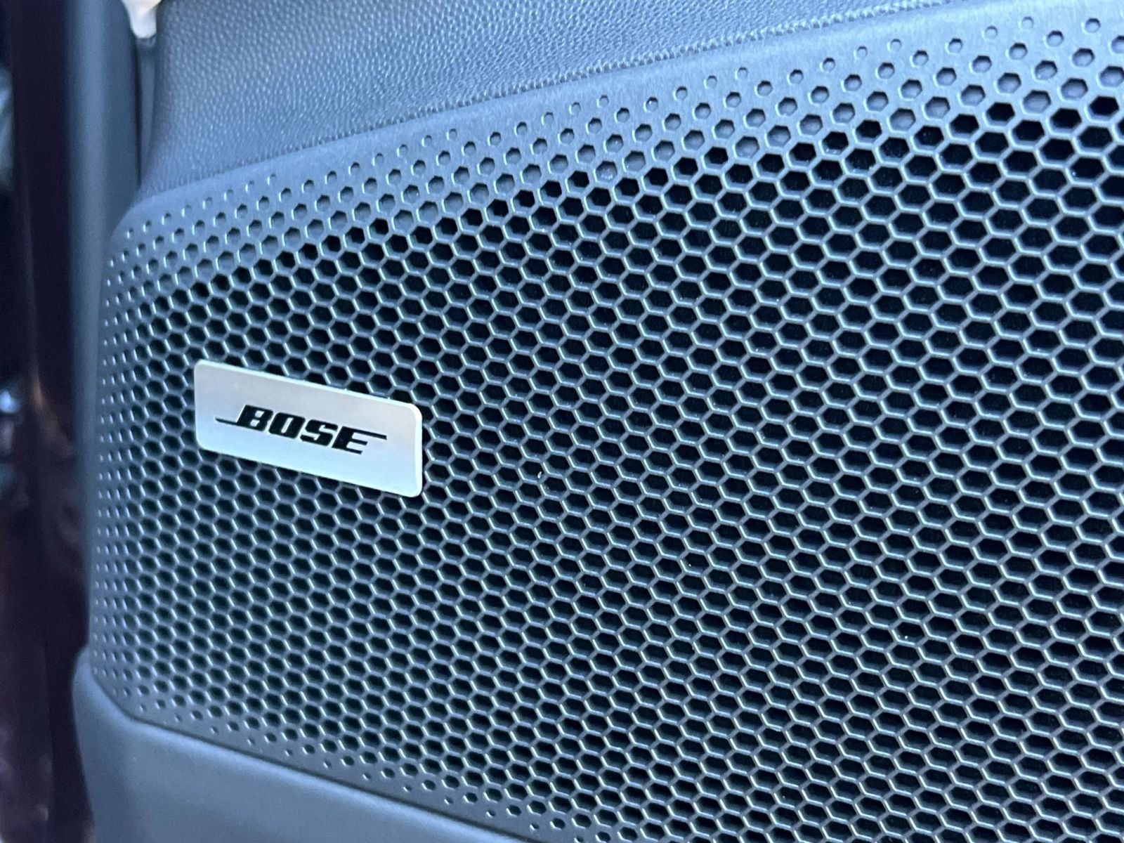 Certified 2025 Porsche Macan Electric image 21