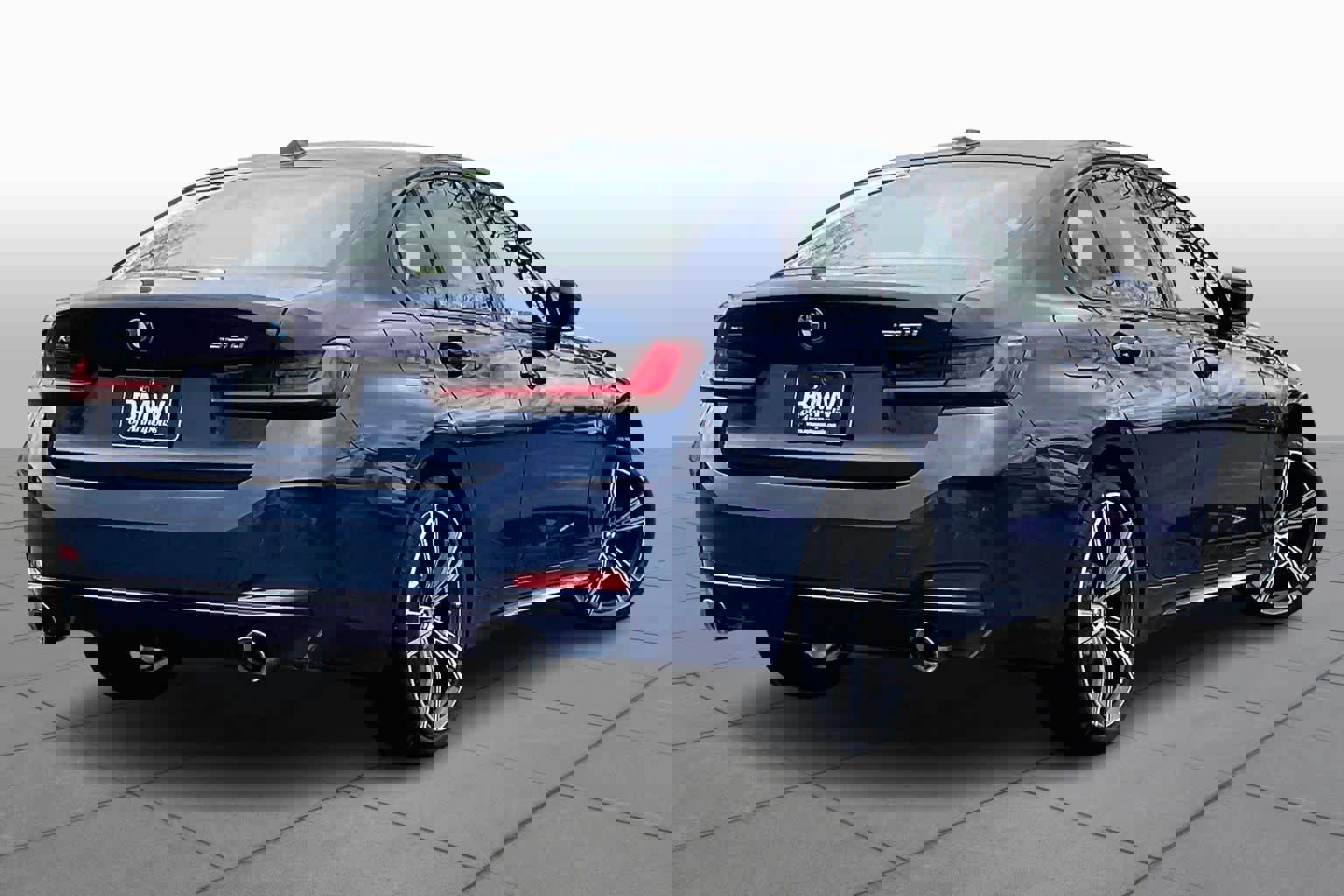 Used 2023 BMW 330i xDrive Sedan w/ Premium Package image 12