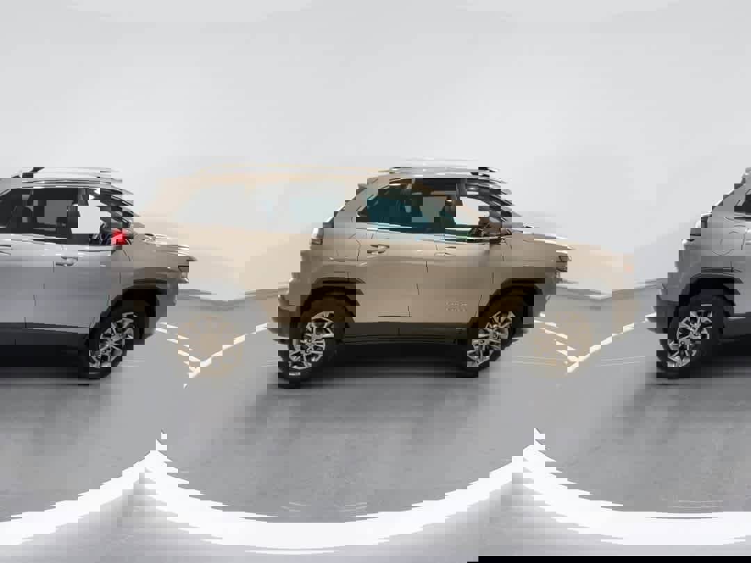 Used 2019 Jeep Cherokee Latitude Plus image 9