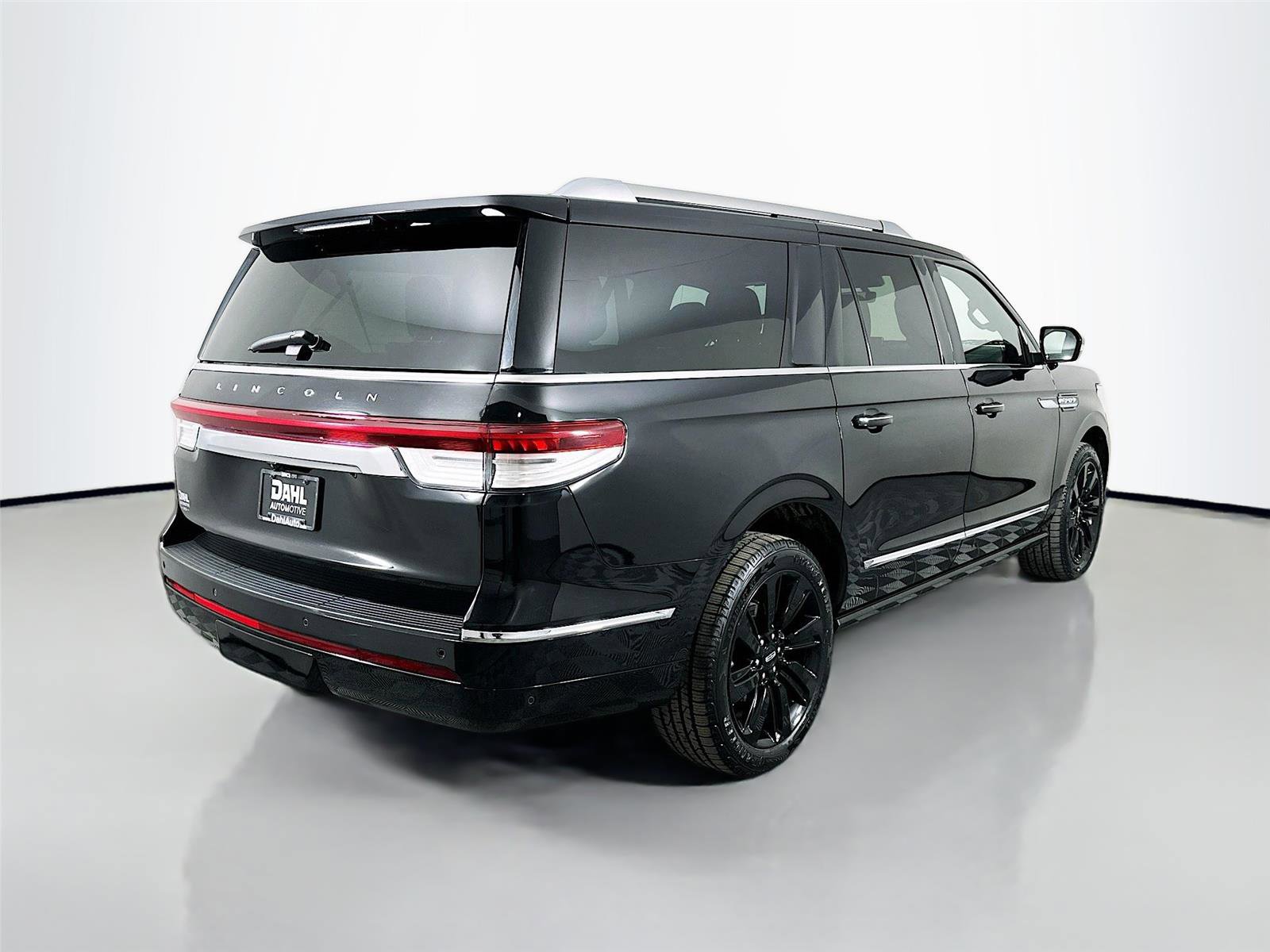 Used 2023 Lincoln Navigator L Reserve image 13