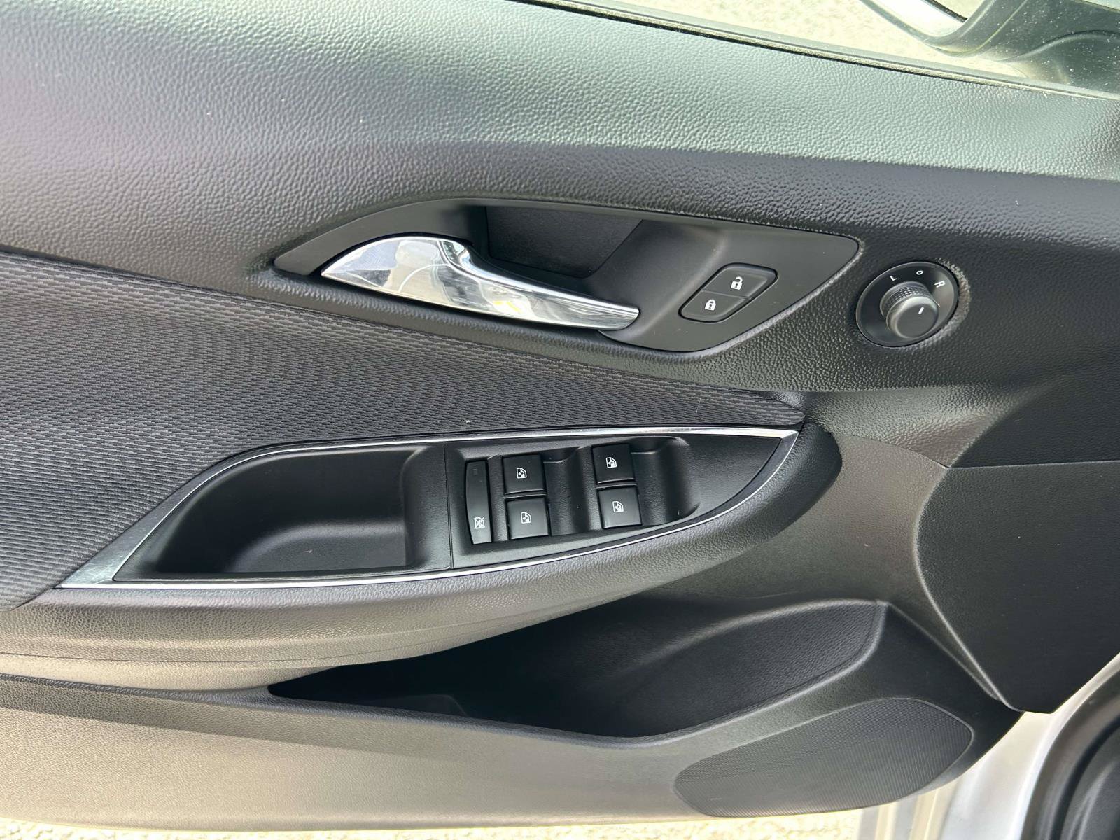 Used 2019 Chevrolet Cruze LS w/ LS Convenience Package FWD image 18