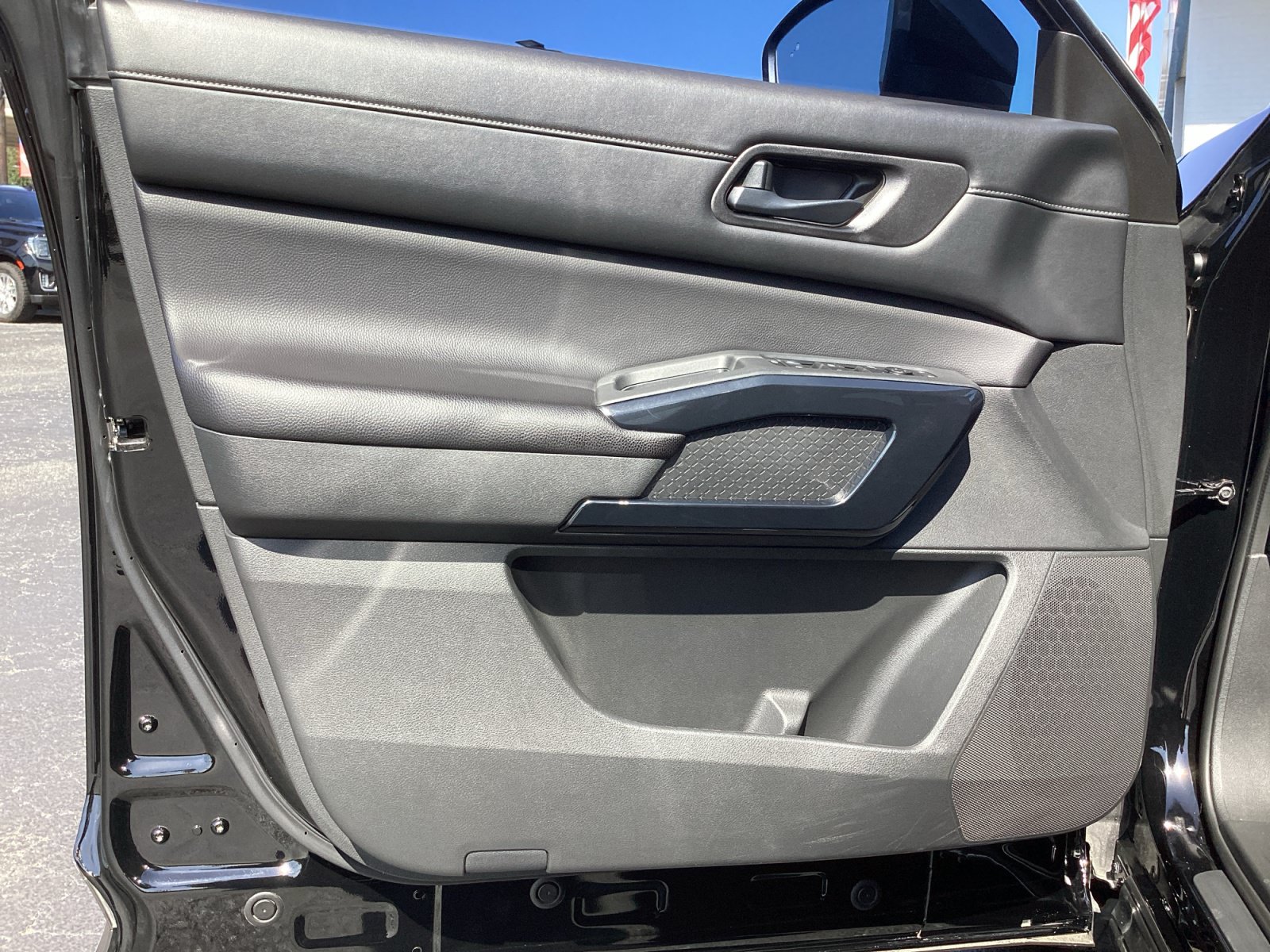 Used 2024 Nissan Pathfinder SV FWD image 31