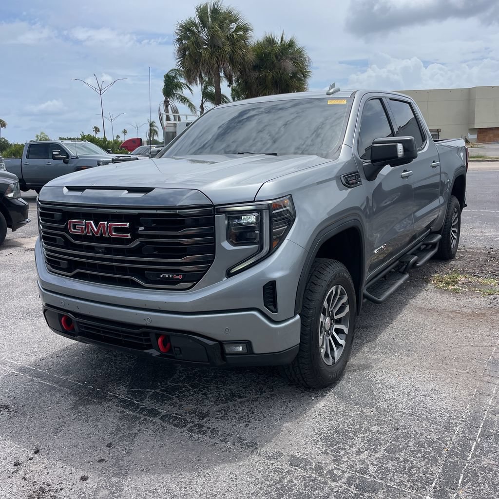 Used 2023 GMC Sierra 1500 AT4 w/ Technology Package AWD/4WD image 4