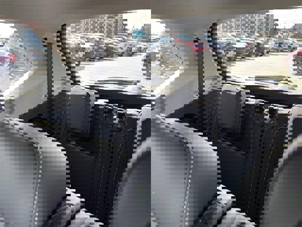 Used 2022 Volkswagen Tiguan SE image 33