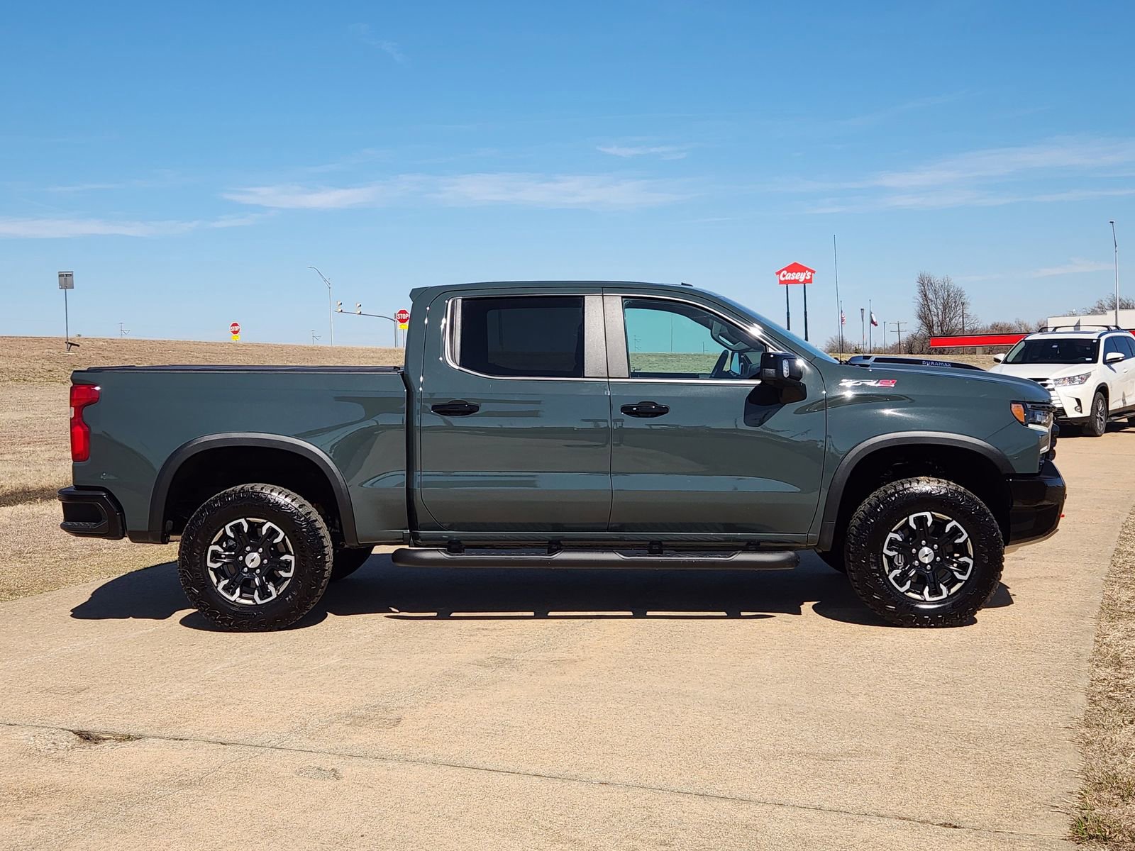 Used 2025 Chevrolet Silverado 1500 ZR2 w/ Technology Package image 7