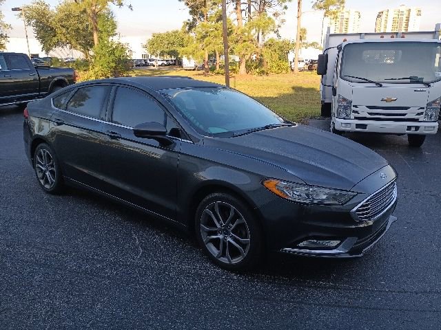 Used 2017 Ford Fusion SE w/ Equipment Group 201A FWD image 6